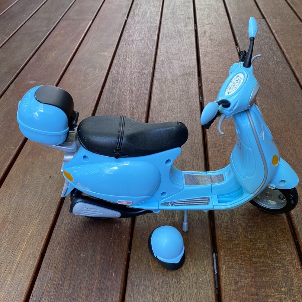 Barbie Vespa Motor Scooter - Blue